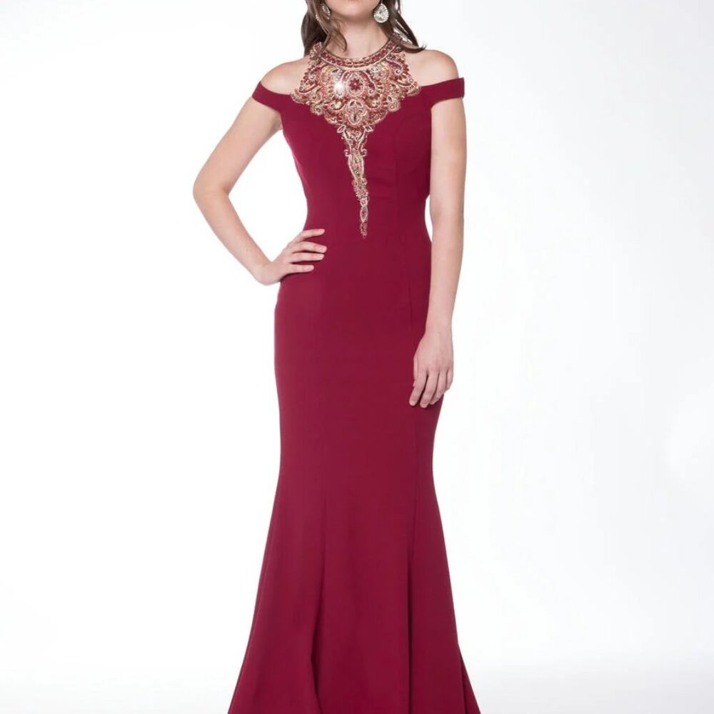 NWT formal fitted gown, Burgundy Size 8, by Colors Dress